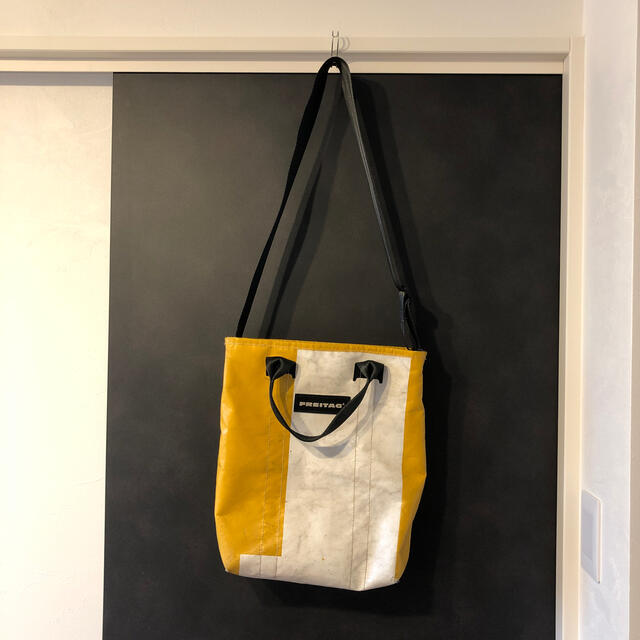 FREITAG(フライターグ)のFREITAG フライターグ LELAND リーランド 白黄色 メンズのバッグ(ショルダーバッグ)の商品写真