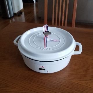 ストウブ(STAUB)のピコ・ココット ラウンドシャロ— ホワイト　２６cm(鍋/フライパン)