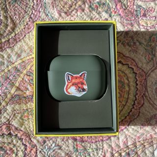 メゾンキツネ(MAISON KITSUNE')のメゾンキツネ　airpods pro ケース　🦊(モバイルケース/カバー)