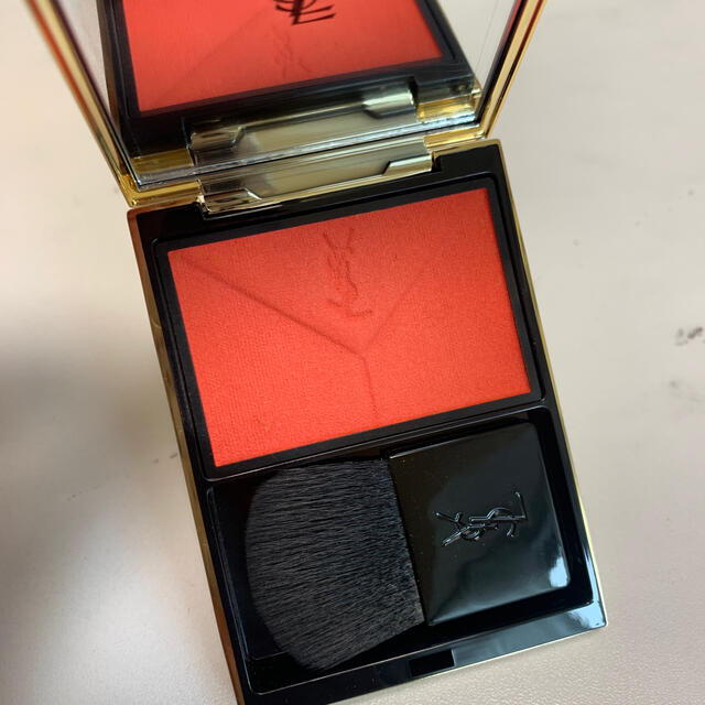 Yves Saint Laurent Beaute(イヴサンローランボーテ)のイヴ・サンローラン　ブラッシュクチュール2 コスメ/美容のベースメイク/化粧品(チーク)の商品写真