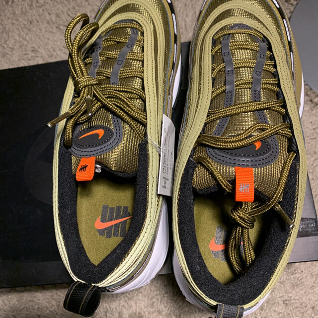 NIKE(ナイキ)の定価割れ❗️UNDEFEATED x NIKE AIR MAX 97 OLIVE メンズの靴/シューズ(スニーカー)の商品写真