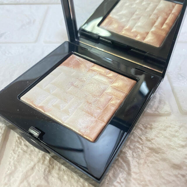 BOBBI BROWN(ボビイブラウン)の水曜限定割引【新品】ボビィブラウン ハイライティング パウダー ピンクグロウ コスメ/美容のベースメイク/化粧品(フェイスカラー)の商品写真