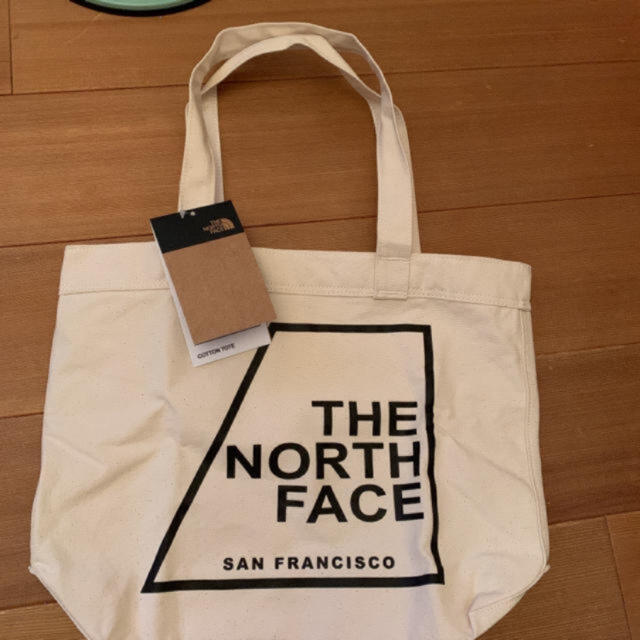 THE NORTH FACE(ザノースフェイス)の新品　ノースフェイス　トートバッグ レディースのバッグ(トートバッグ)の商品写真