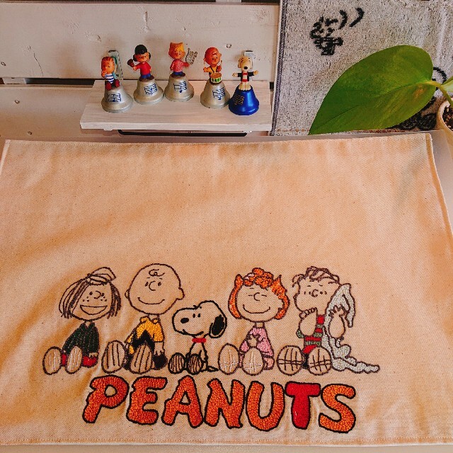PEANUTS(ピーナッツ)のスヌーピー刺繍マット ハンドメイドのインテリア/家具(インテリア雑貨)の商品写真