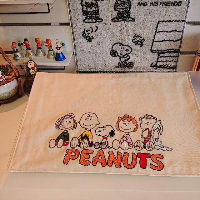 PEANUTS(ピーナッツ)のスヌーピー刺繍マット ハンドメイドのインテリア/家具(インテリア雑貨)の商品写真