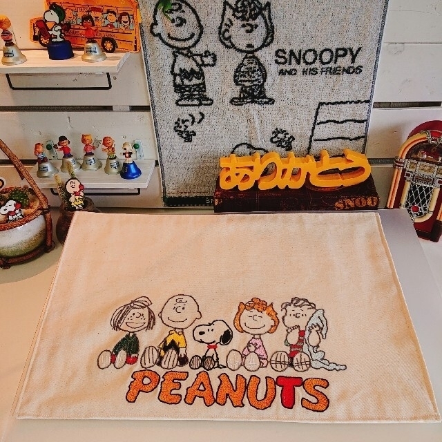 PEANUTS(ピーナッツ)のスヌーピー刺繍マット ハンドメイドのインテリア/家具(インテリア雑貨)の商品写真