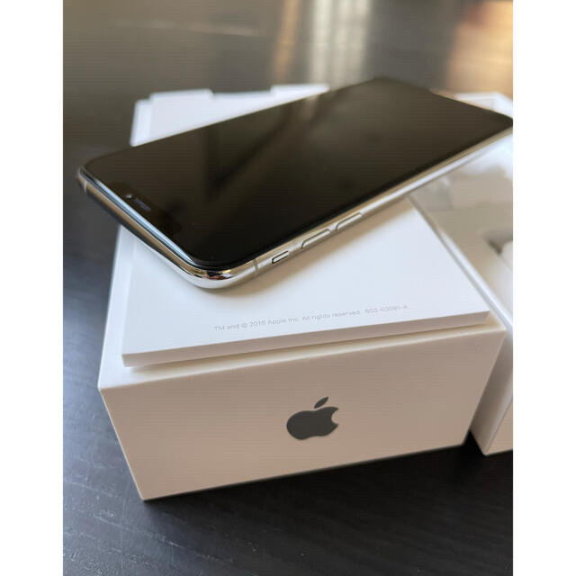 iPhone(アイフォーン)のApple iPhoneXs Max Silver 64GB SIMフリー スマホ/家電/カメラのスマートフォン/携帯電話(スマートフォン本体)の商品写真