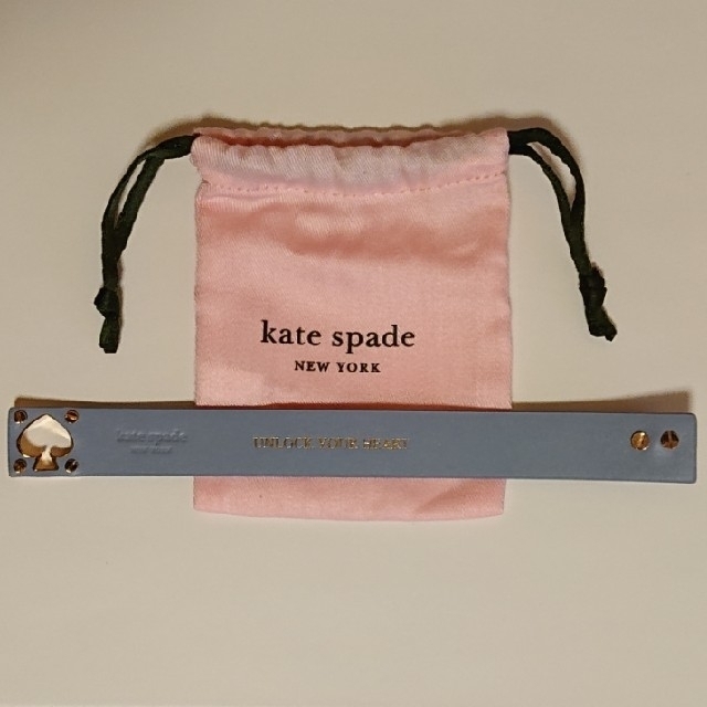 kate spade new york(ケイトスペードニューヨーク)のケイトスペード　レザーブレスレット　ブルー水色 レディースのアクセサリー(ブレスレット/バングル)の商品写真