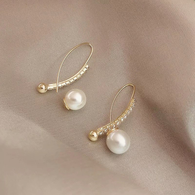 AHKAH(アーカー)のpearl zirconia drop pierce レディースのアクセサリー(ピアス)の商品写真