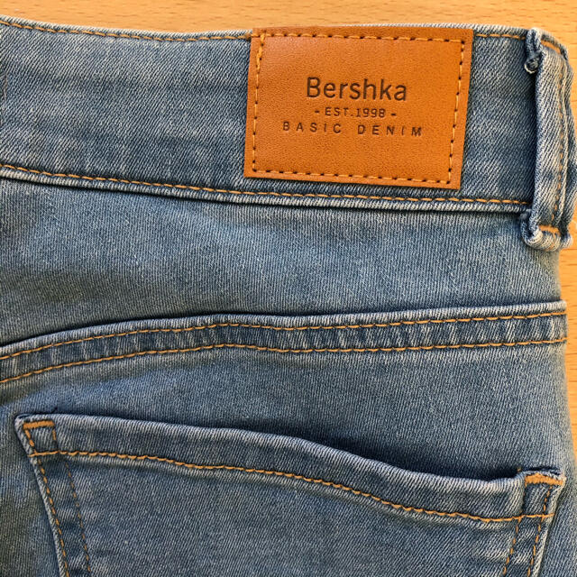 Bershka(ベルシュカ)のベルシュカ　フレアデニム レディースのパンツ(デニム/ジーンズ)の商品写真