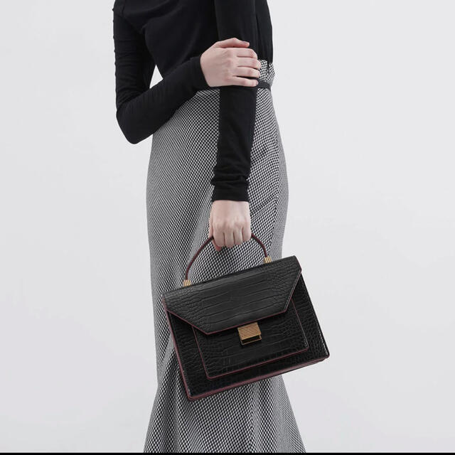 Charles and Keith(チャールズアンドキース)の【新品】トップハンドルバッグ【Charles & Keith】 レディースのバッグ(ショルダーバッグ)の商品写真