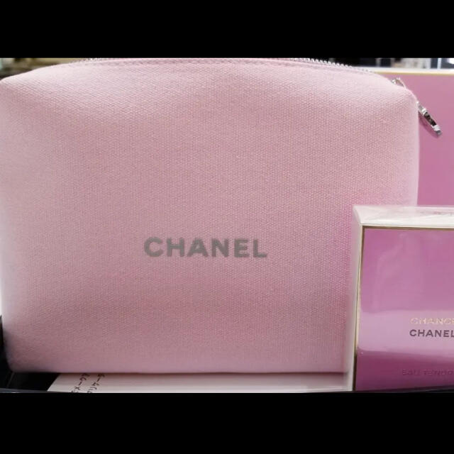 CHANEL(シャネル)のシャネル　チャンスオータンドゥル　コフレポーチ　バニティ　ピンク コスメ/美容のキット/セット(コフレ/メイクアップセット)の商品写真