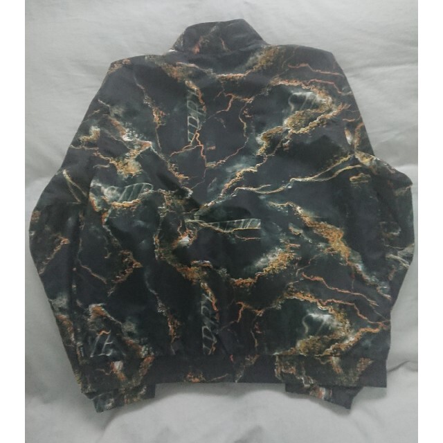 Supreme(シュプリーム)のsupreme marble track jacket 新品未使用 メンズのジャケット/アウター(ナイロンジャケット)の商品写真