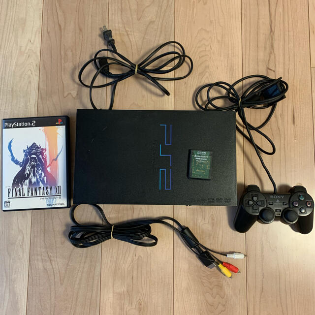 PlayStation2(プレイステーション2)のPlayStation2 本体とFF12 エンタメ/ホビーのゲームソフト/ゲーム機本体(家庭用ゲーム機本体)の商品写真