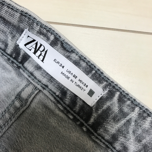 ZARA(ザラ)のZARA ハイライズ　デニム  グレー レディースのパンツ(デニム/ジーンズ)の商品写真