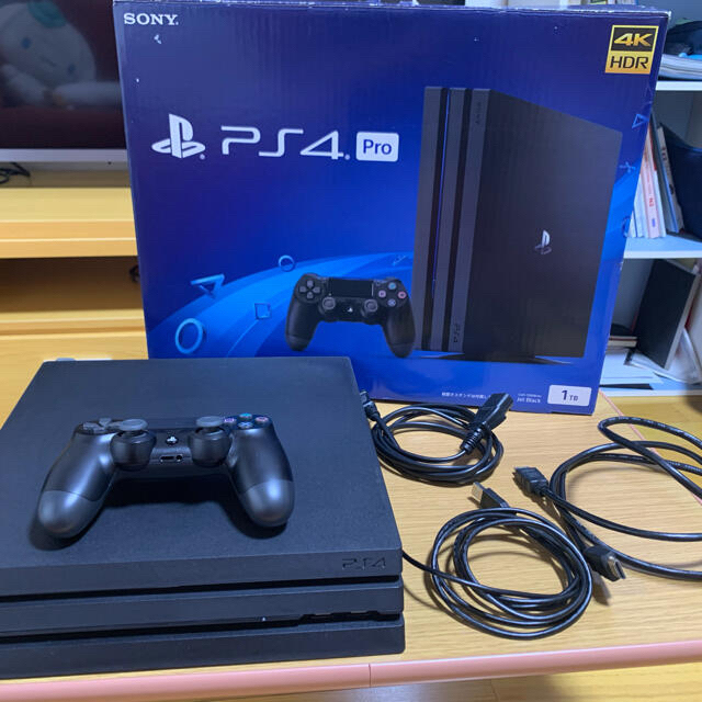 PlayStation4(プレイステーション4)のPS4 Pro 1TB 美品　値下げ！！ +おまけ エンタメ/ホビーのゲームソフト/ゲーム機本体(家庭用ゲーム機本体)の商品写真