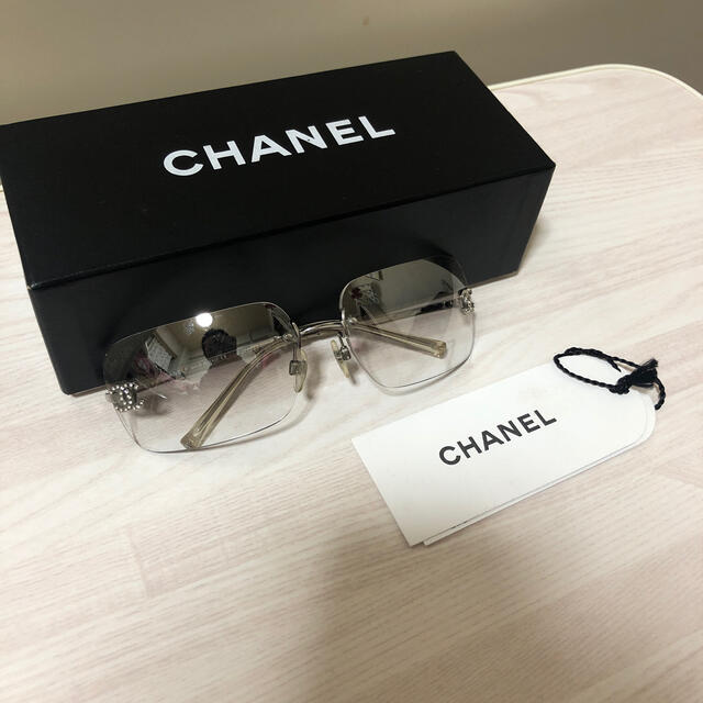 美品　CHANELシャネル　サングラス　クリア透明ロゴ　マーク　レディース正規品レディース