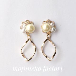 790》パールツイスト【パステルイエロー】ピアス/イヤリング ハンドメイド 上品(イヤリング)