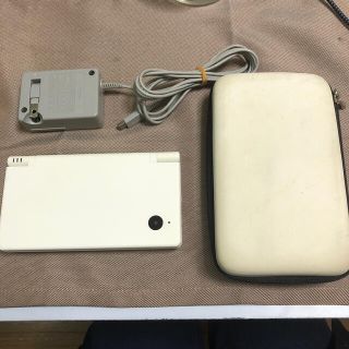 ニンテンドーDS(ニンテンドーDS)のNintendo DSi 本体、充電器、シリコンケース(携帯用ゲーム機本体)