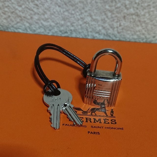 Hermes(エルメス)のHERMESシルバー カデナパドロック南京錠、鍵2本付き！ メンズのアクセサリー(ネックレス)の商品写真