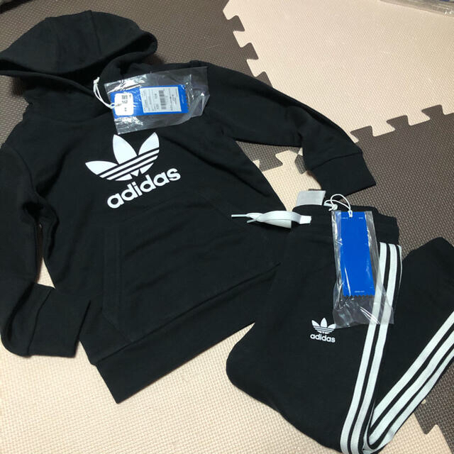 adidas(アディダス)の新品　アディダス　オリジナルス　パーカー キッズ/ベビー/マタニティのキッズ服男の子用(90cm~)(Tシャツ/カットソー)の商品写真