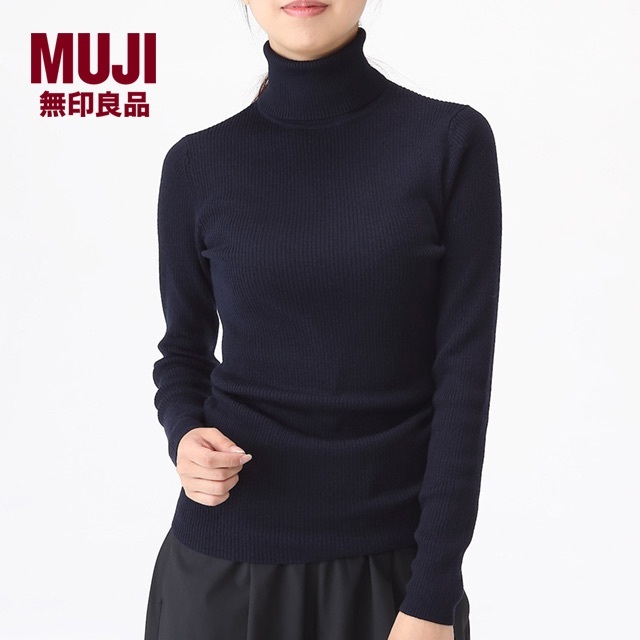 MUJI (無印良品)(ムジルシリョウヒン)の新品 MUJI✨ネイビー 首のチクチクを抑えたリブ タートルネック洗えるセーター レディースのトップス(ニット/セーター)の商品写真