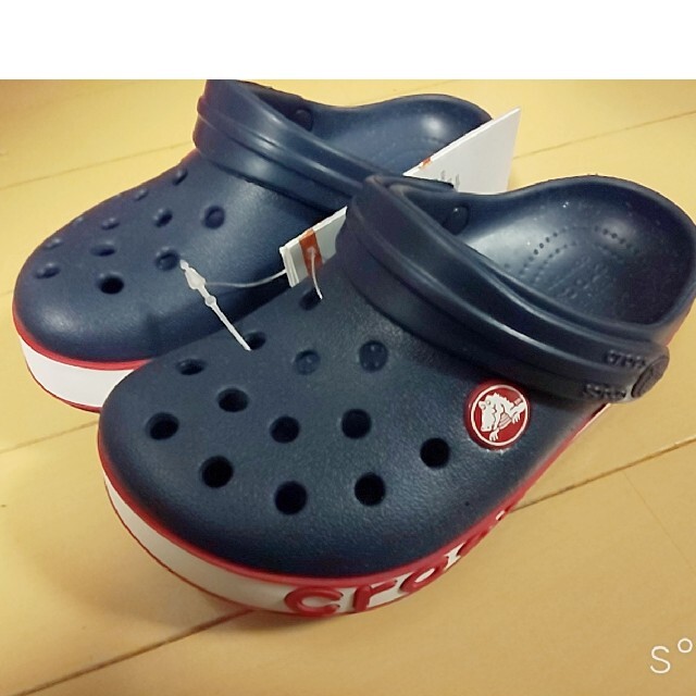 crocs(クロックス)のcrocs サンダル 17.5 キッズ/ベビー/マタニティのキッズ靴/シューズ(15cm~)(サンダル)の商品写真