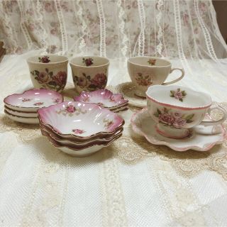 ローラアシュレイ(LAURA ASHLEY)のエトワールカップ ソーサー 小皿 イマン好きな方にもimane (食器)