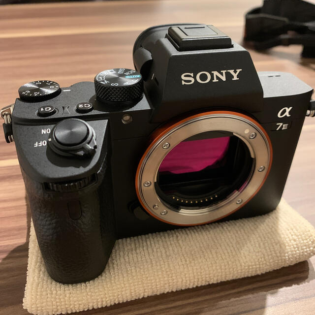 SONY(ソニー)の【美品】Sony a7iii ボディ＋付属品+おまけ3点セット スマホ/家電/カメラのカメラ(デジタル一眼)の商品写真