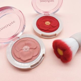 イニスフリー(Innisfree)のInnisfree ブルーミングブラッシャー＋ブラシset(コフレ/メイクアップセット)