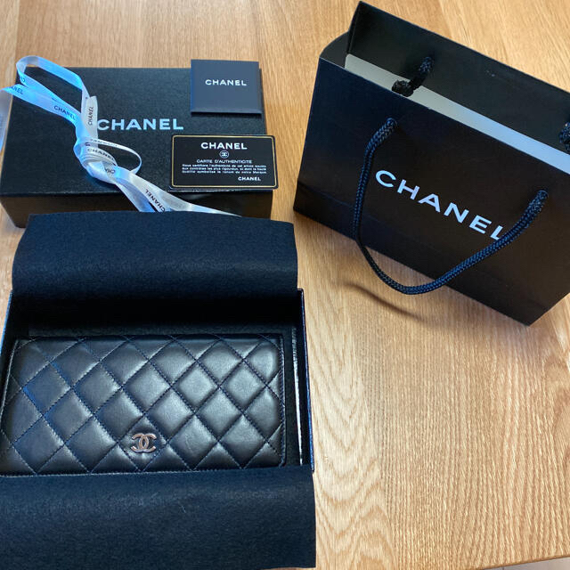 CHANEL シャネル 長財布　ラムスキン