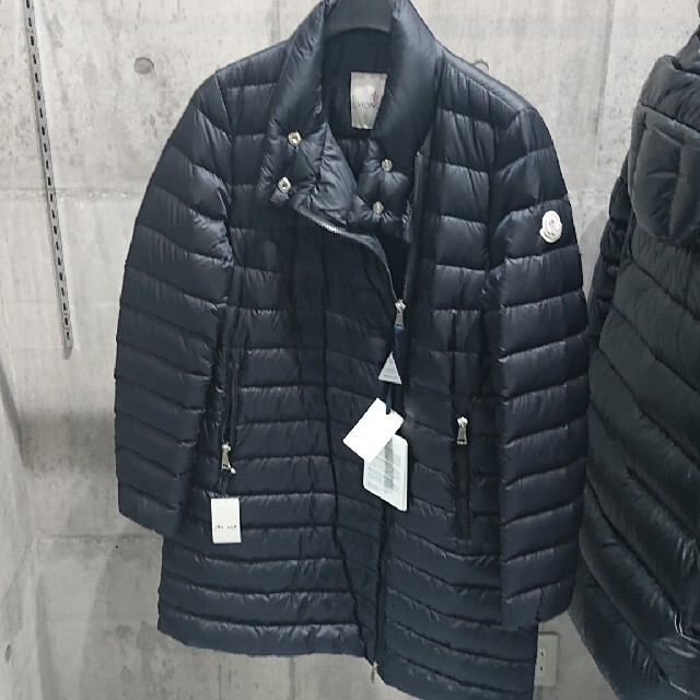 MONCLER(モンクレール)のMoncler　ダウンコート レディースのジャケット/アウター(ダウンコート)の商品写真