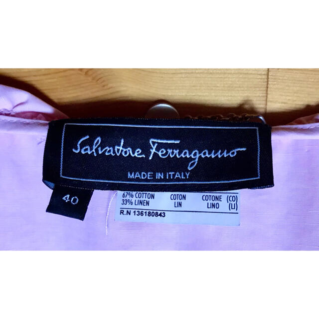 Salvatore Ferragamo(サルヴァトーレフェラガモ)のフェラガモ  ピンクジャケットブラウス レディースのトップス(シャツ/ブラウス(半袖/袖なし))の商品写真