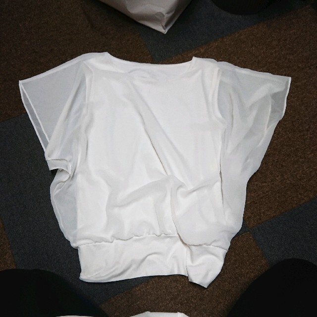 美品 白  トップス シースルー♪ レディースのトップス(シャツ/ブラウス(半袖/袖なし))の商品写真