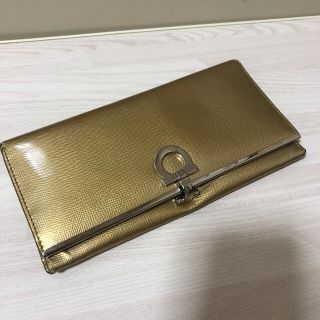 サルヴァトーレフェラガモ(Salvatore Ferragamo)のフェラガモ　長財布　ゴールド　パスケース　金運　正規品　(財布)