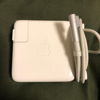 マック(Mac (Apple))のmacbook pro 充電器　60w ジャンク　A1344 送料込み(PC周辺機器)