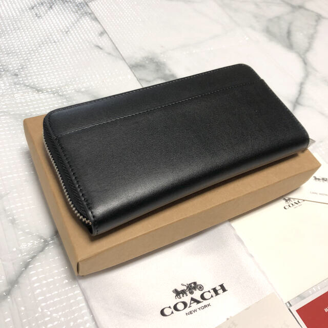 COACH(コーチ)の【新品未使用】大人気　COACH コーチ　スヌーピー　長財布　レディース レディースのファッション小物(財布)の商品写真