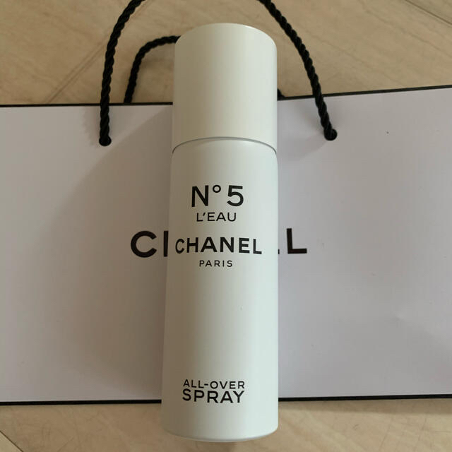 CHANEL(シャネル)の未使用　シャネル　No.5ローオールオーバー　スプレイ コスメ/美容のボディケア(ボディローション/ミルク)の商品写真