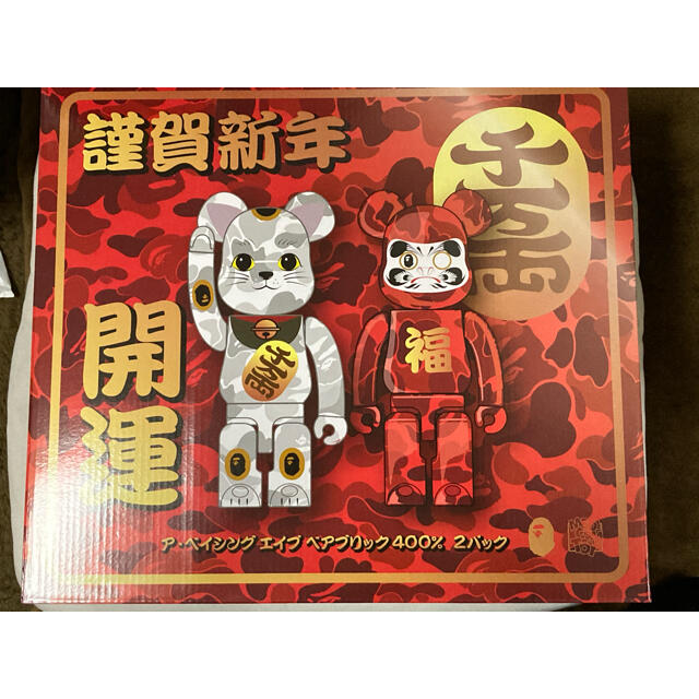 MEDICOM TOY(メディコムトイ)のbe@rbrick ベアブリック Bape 招き猫&達磨　400%  2個セット エンタメ/ホビーのおもちゃ/ぬいぐるみ(キャラクターグッズ)の商品写真