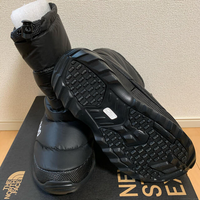 THE NORTH FACE(ザノースフェイス)の海外限定 27cm NUPTSE BOOTIE ヌプシダウンブーティ ブーツ メンズの靴/シューズ(ブーツ)の商品写真