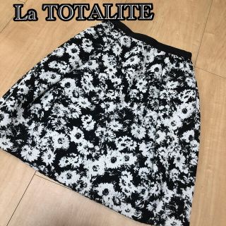 ラトータリテ(La TOTALITE)のLa TOTALITE ラトータリテ♡花柄スカート (ひざ丈スカート)