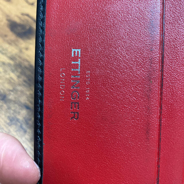 ETTINGER(エッティンガー)のSterlingコレクションブラックandレッドマネークリップ財布 メンズのファッション小物(マネークリップ)の商品写真