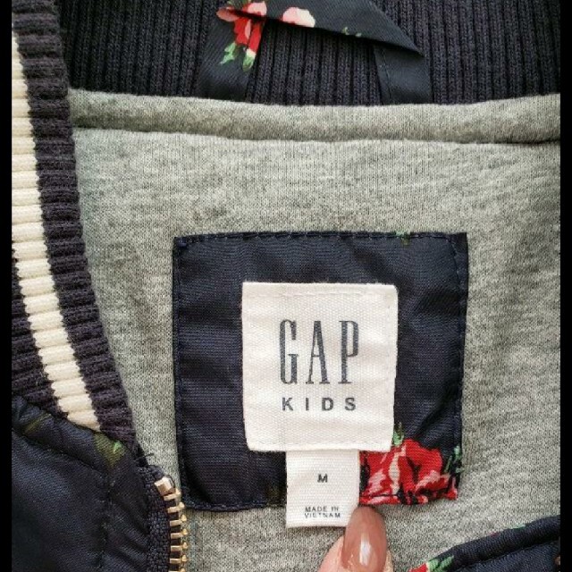 GAP Kids(ギャップキッズ)のGAP 花柄 ブルゾン キッズ/ベビー/マタニティのキッズ服女の子用(90cm~)(ジャケット/上着)の商品写真