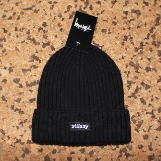 stussy ステューシー ニット帽 ロゴローマ字刺繍 ブラックレディースサイズ(ニット帽/ビーニー)