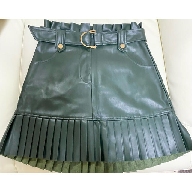 ZARA(ザラ)のzara グリーン xs レザー　フリルスカート レディースのスカート(ミニスカート)の商品写真