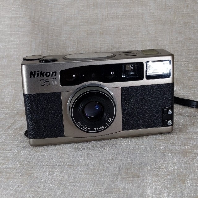 Nikon 35Ti35mm 高級コンパクトフィルムカメラ スマホ/家電/カメラのカメラ(フィルムカメラ)の商品写真