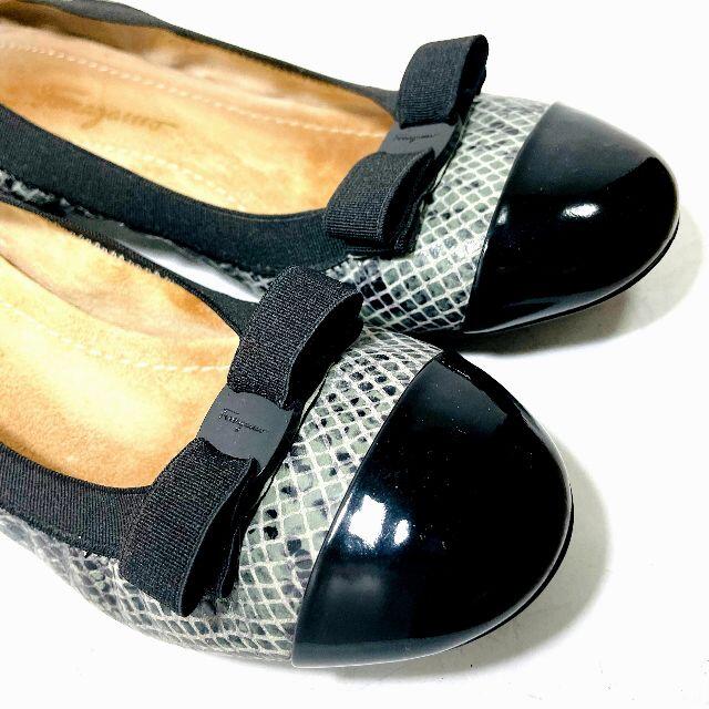Salvatore Ferragamo(サルヴァトーレフェラガモ)のsalvatore Ferragamo フェラガモ 6 パイソン柄ヴァラパンプス レディースの靴/シューズ(ハイヒール/パンプス)の商品写真