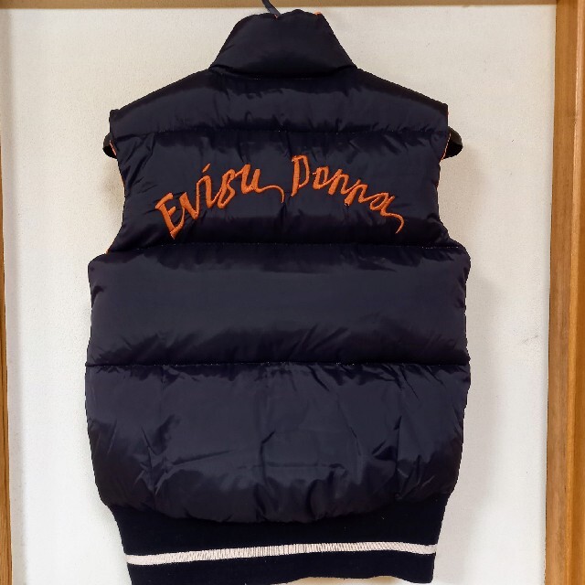 EVISU(エビス)の（最終値下げ）EVIS ダウンベスト　黒/オレンジのリバーシブル レディースのジャケット/アウター(ダウンベスト)の商品写真