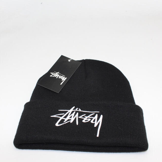 stussy ステューシー ニット帽 ロゴ刺繍 ブラック メンズの帽子(ニット帽/ビーニー)の商品写真