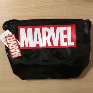 マーベル(MARVEL)のMARVEL ミニメッセンジャーバック ブラック(ショルダーバッグ)